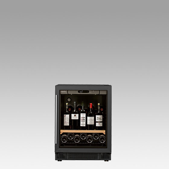 cave à vin encastrable cosy petite taille avec bouteilles allongées en bas et bouteilles à la verticale dans seconde zone